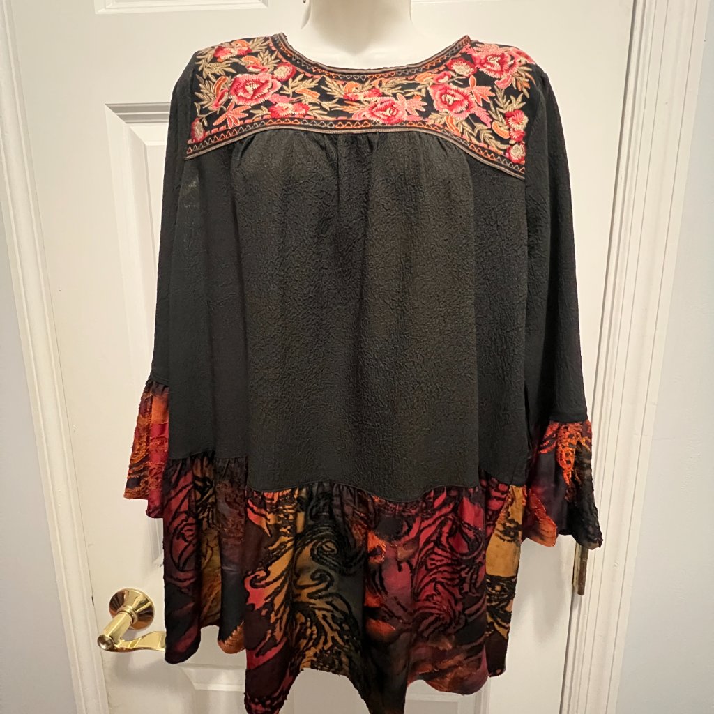 Caleooa Medium Tunic Top